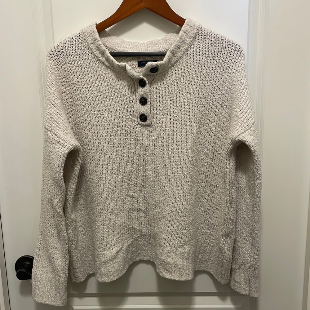 American Eagle knit sweater size Medium Jegging fit semi-cropped